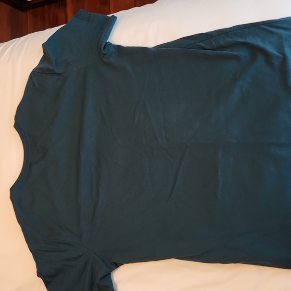 NWT Hurley T Shirt. Size Large - Picture 4 of 4